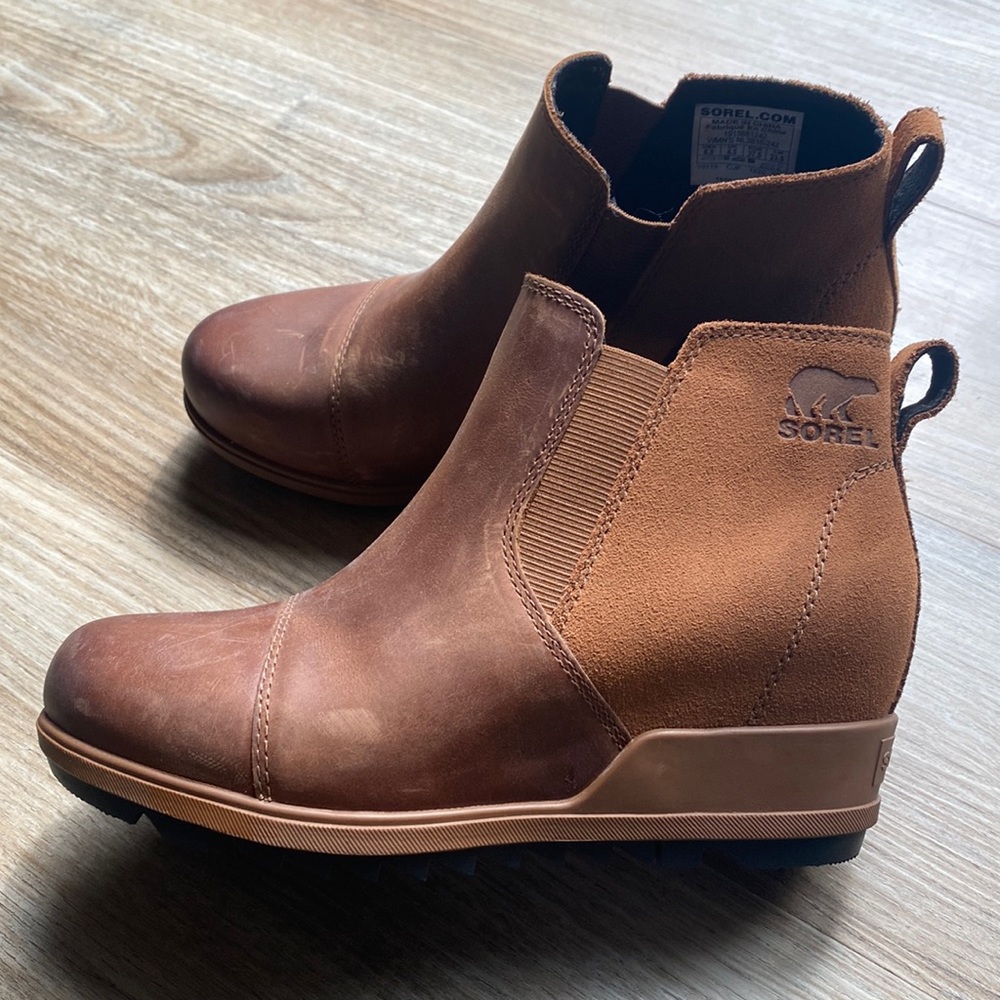 Sorel Evie bootie. Brown. Never worn. Size 6.5